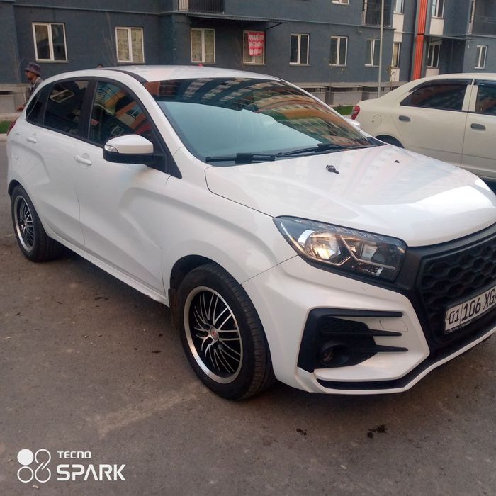 Lada x-ray 1,8 sotiladi