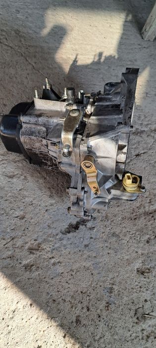 Продавам скоростна кутия за пежо,ситроен 1.6 бензин
