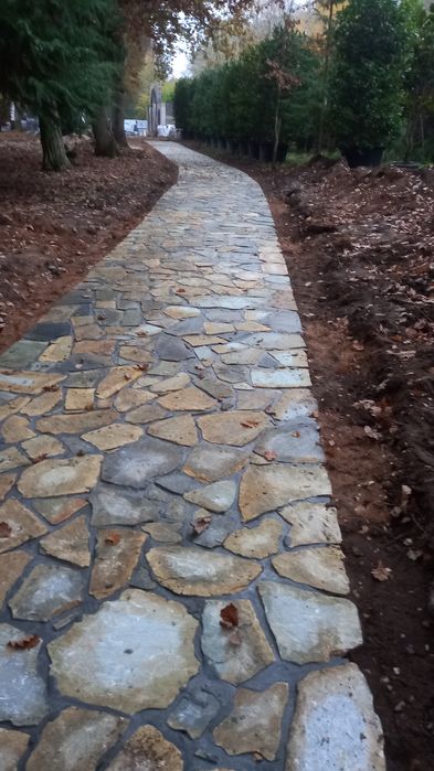 Vând piatra de munte și montez ecsperienta mare avem mamulte culori și