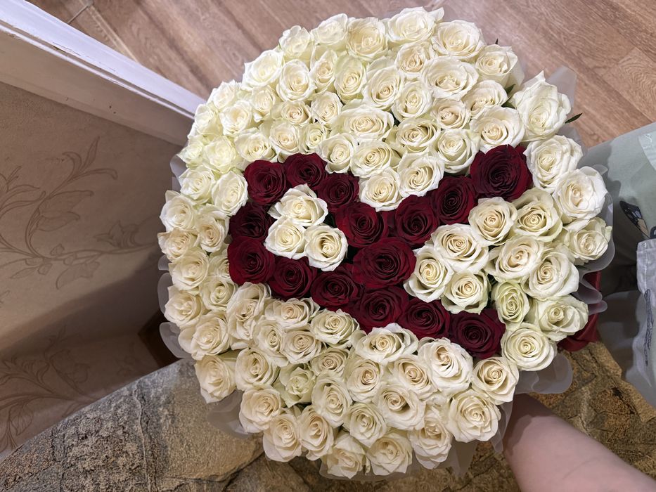 Цветы с инициалами.