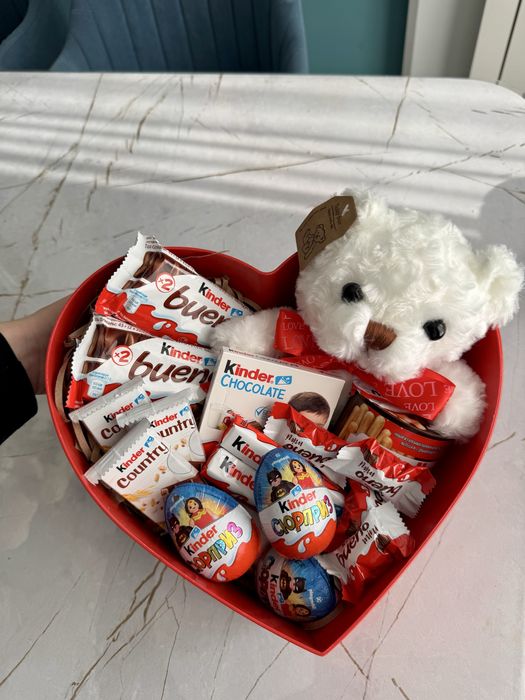Киндер бокс, корзина со сладостями