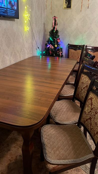 Село Талапкер продается стол с стульями