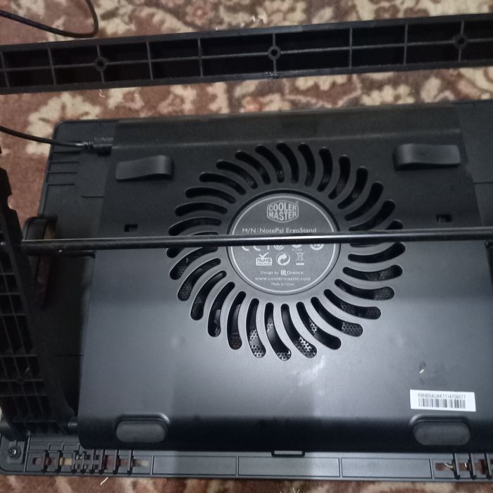 Продавам охлаждане за лаптопа