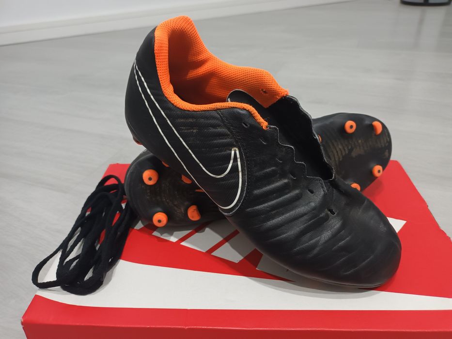 Vand ghete de fotbal / rugby Nike mărimea 38  jumate, 24 cm