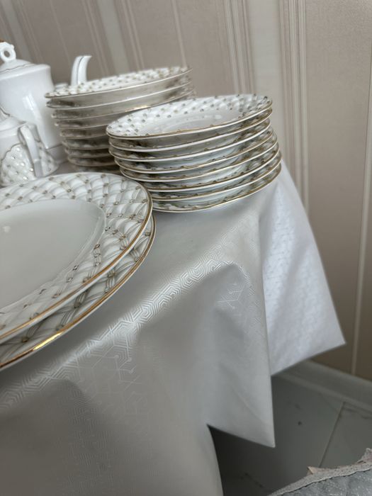 Чайно-столовый сервиз белый со стразами
