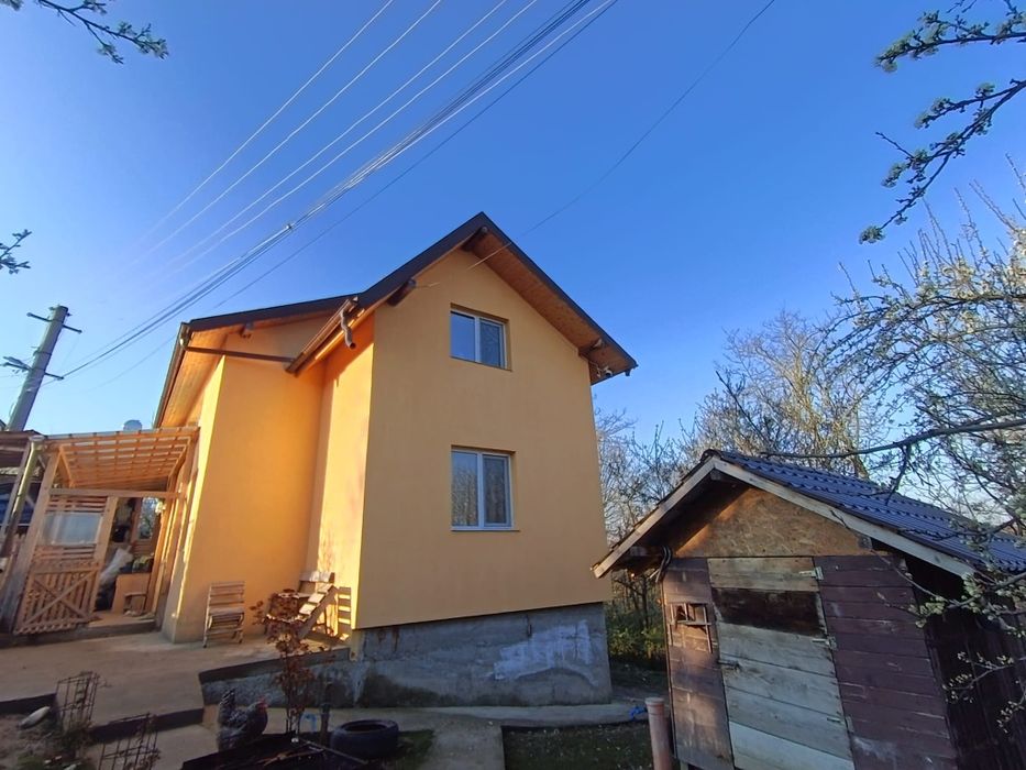 Vând casă masardată la țară