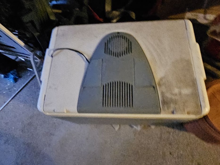 Продавам хладилник за къмпинг