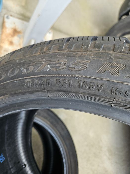 Pirelli 305/35R21