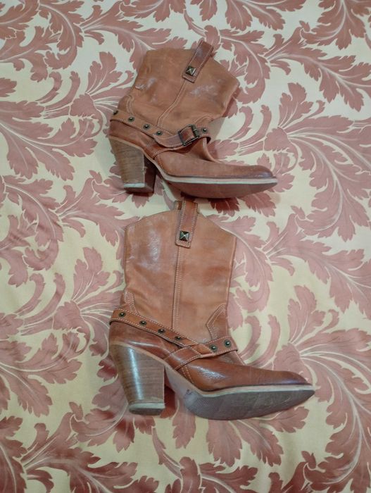 Дамски боти с токче