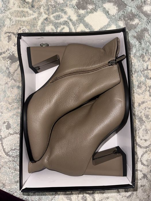 Продам новые осенние сапоги