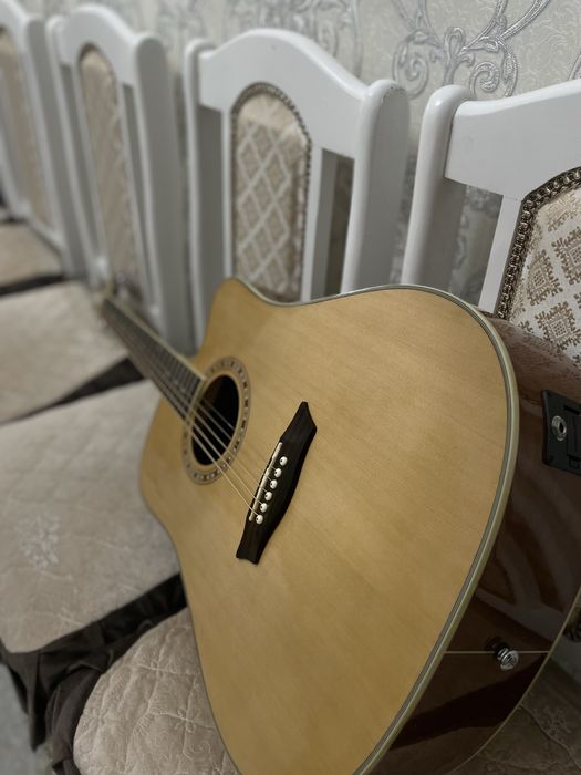 Гитара почти новый