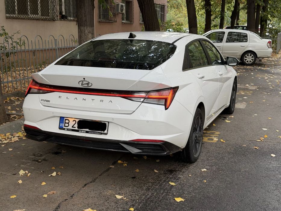 HYUNDAI Elantra 2023 — imagine 3