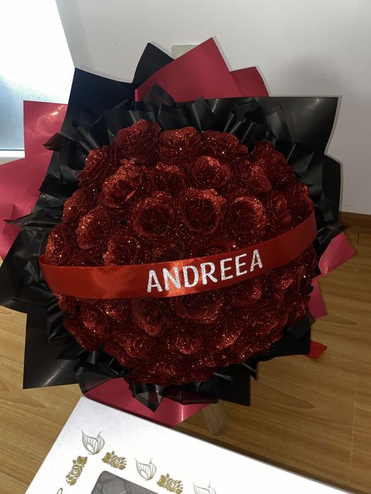 Buchet 51 trandafiri cu sclipii personalizat