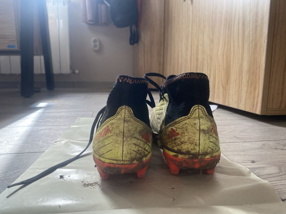 Футболни обувки Adidas Predator бутонки