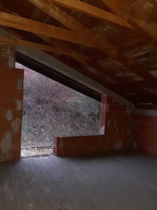 OFERTA SI IN RATE casa  2 apartamente noi la150 EURO MP