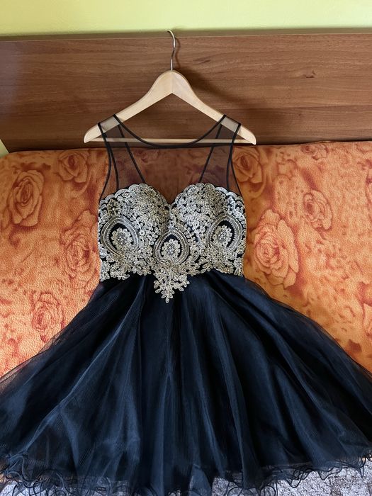 Абитуриентска рокля