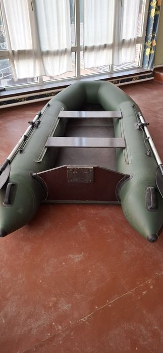 Срочно продаётся надувная лодка.