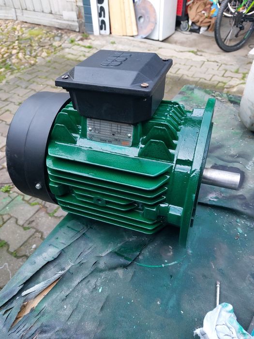 Vând motor trifazic