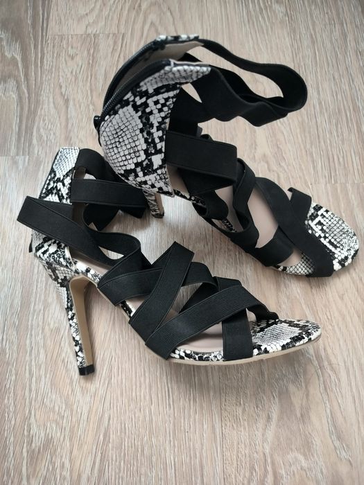 Продам туфли новые