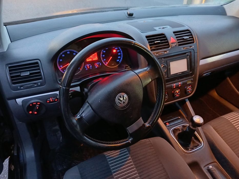 Se vinde golf v 1.4 benzina 2008