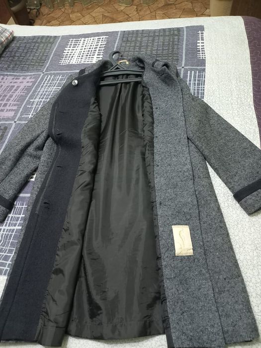 Продам пальто демисезонное