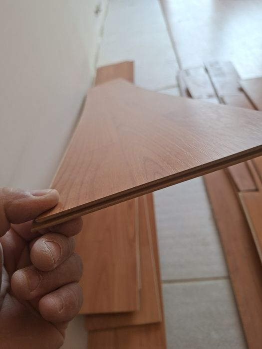 Parchet laminat. 8 sau   10m nu ma pricep așa de bine  20mp  la 200lei