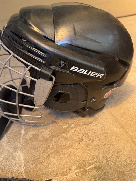 Продам шлем Bauer
