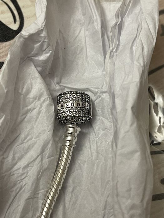 Чисто нови сребърни гривни на Pandora