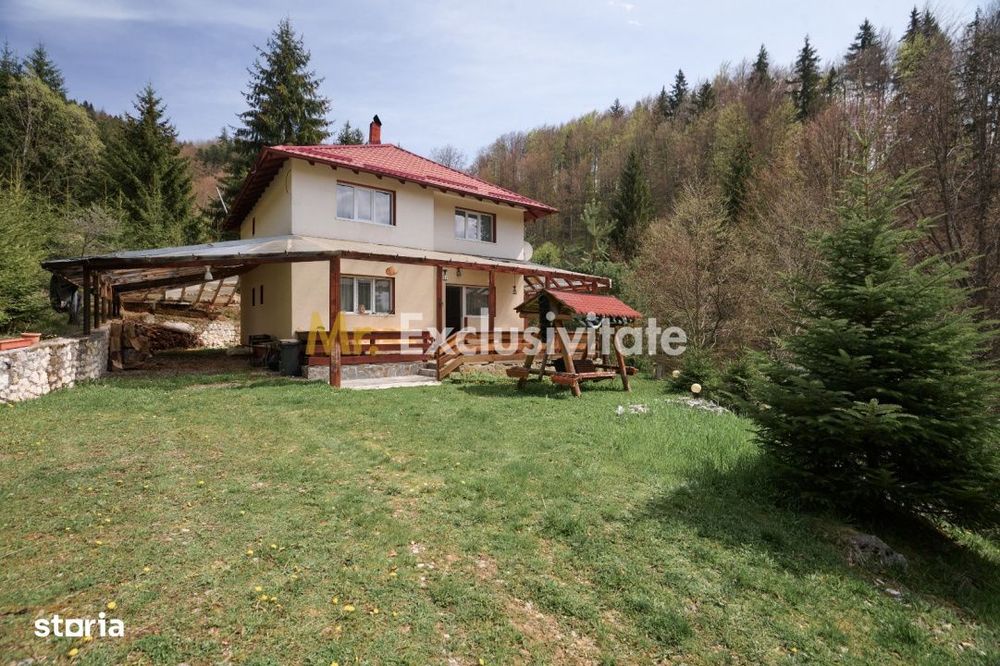Casa de vacanta sau pensiune in Dâmbovicioara 5 camere, 5 bai, 6412 mp