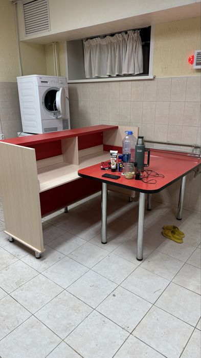 Ресепшн + 2 стола + 3 стула