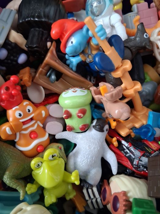 Lot  Jucarii Kinder pentru copii sau colectionari