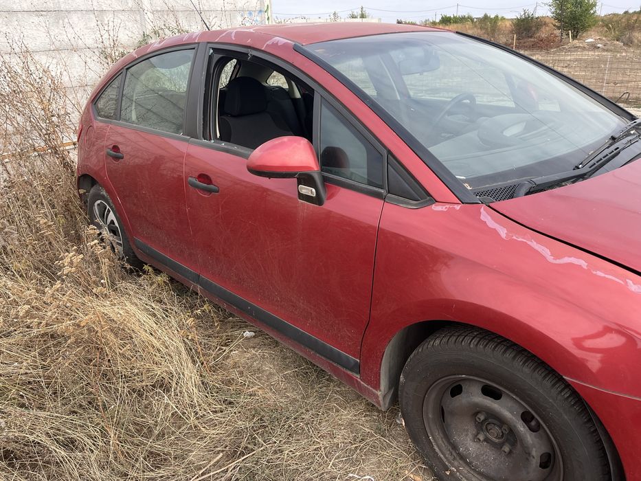 Dezmembrez Citroen C4 1.4 benzina 2004-2009