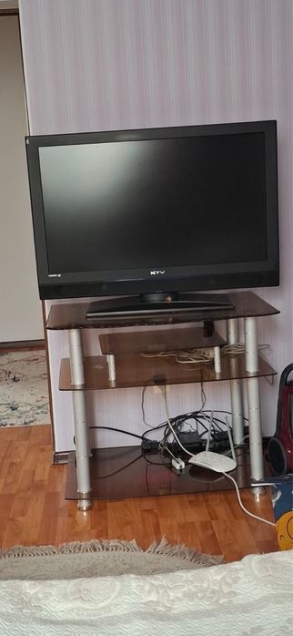 Телевизор с подставкой