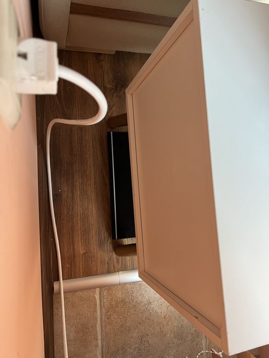 Нощно шкафче бяло