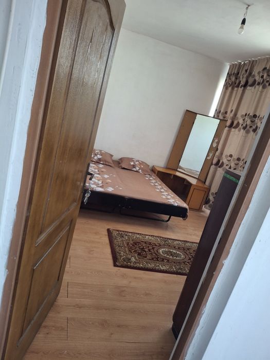 Cameră stil garsonieră, zona Ford, 1300 lei incluse toate utilitățile în chirie.