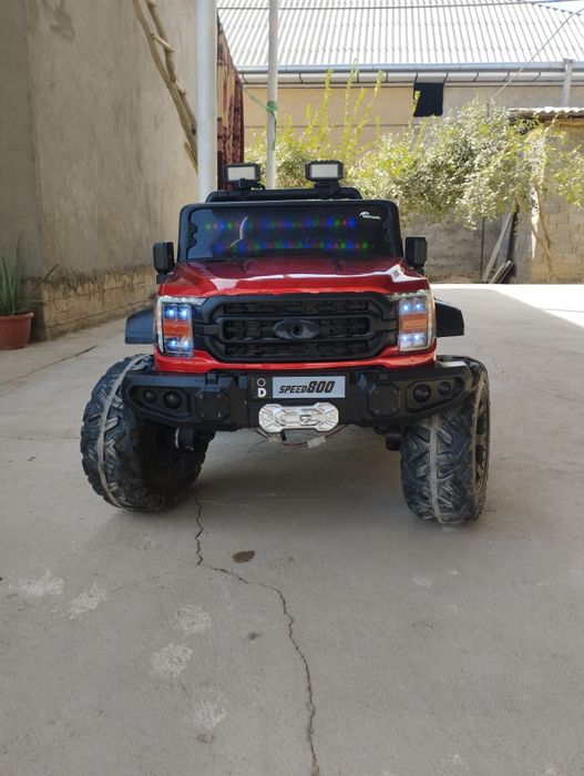 Пультли машина сотилади