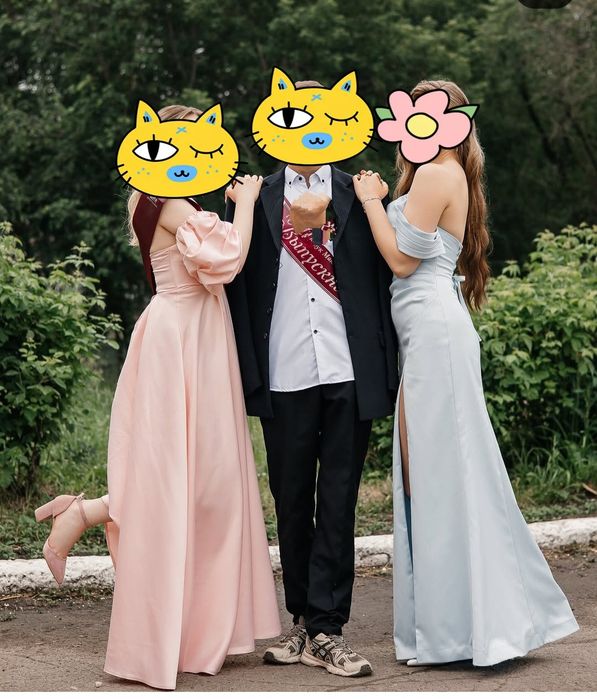 Вечернее платье нежно голубое одевали один раз