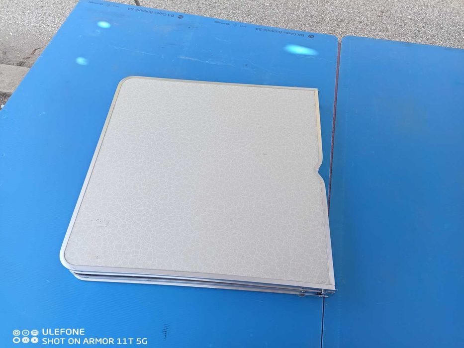 Сгъваема маса с четири стола