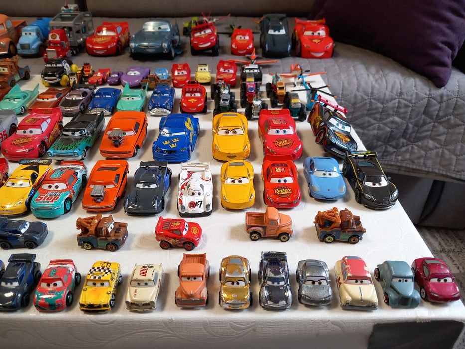 Mașinuțe Disney Cars.  Metal/ Plastic. Fulger MC Queen. Dinoco.