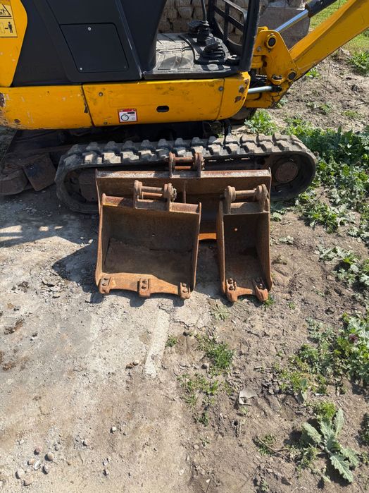 Мини  багер JCB 8018 2015 година 1.8т