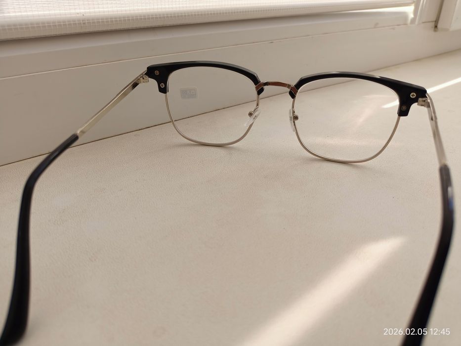 очки от зрения, коррегирующие.