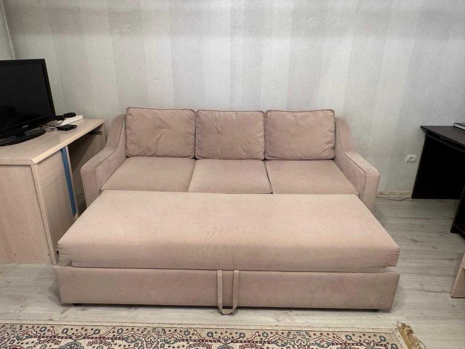 Продам раскладной диван в отличном состоянии.