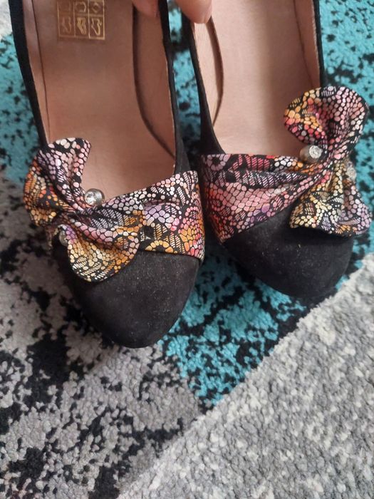 Pantofi din piele intoarsa