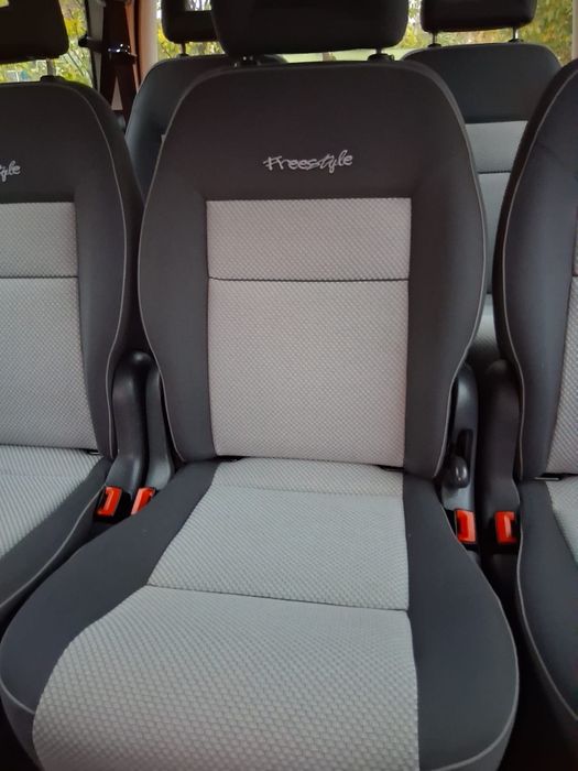 Vând Volkswagen Sharan