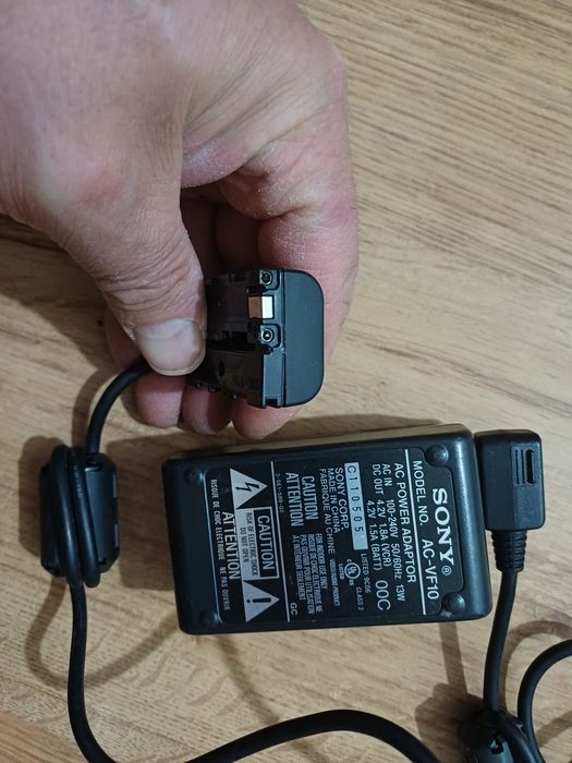 Incarcator Sony AC-VF10 AC Power Adapter Charger for VTR Camera 4.2V 1