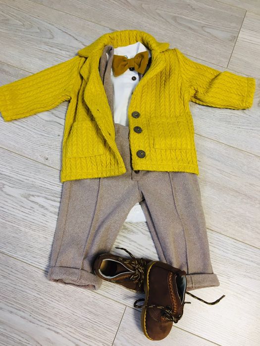 Costum băieței botez