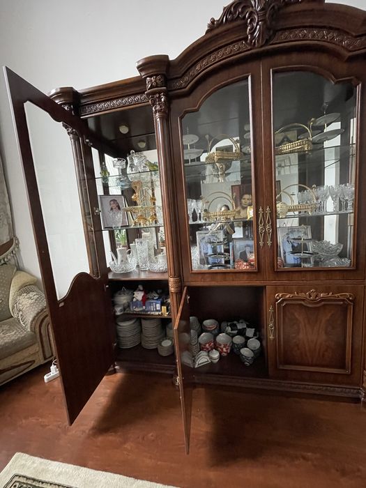 Продам сервант горка новый