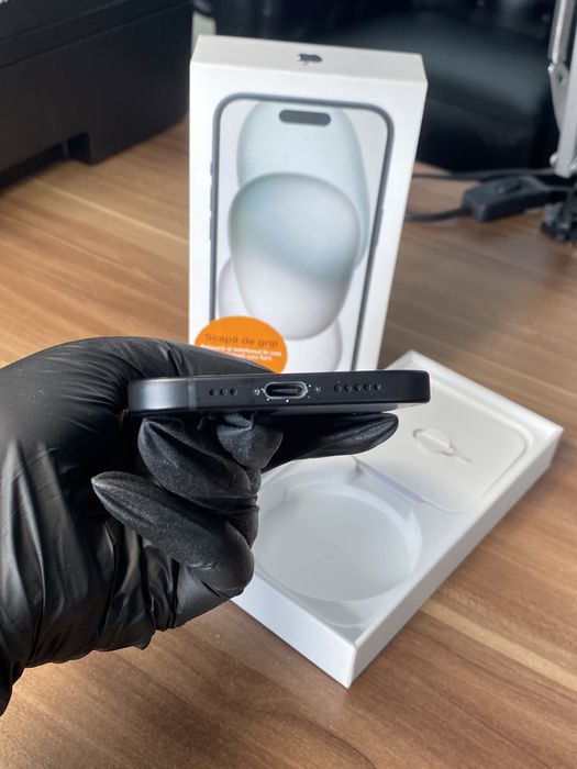 iPhone 15• 128 GB • Black