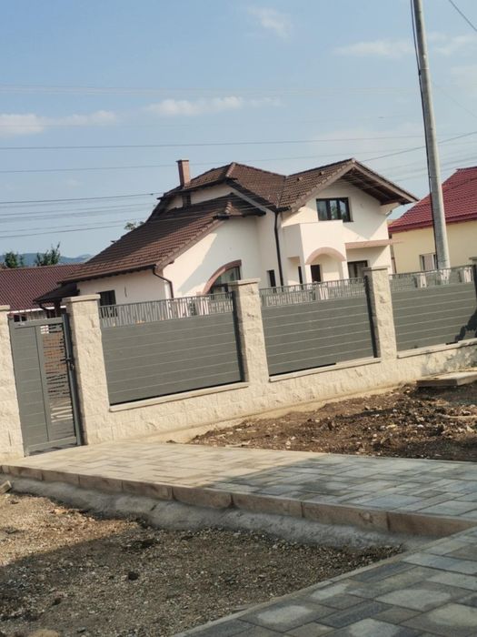 Execut : Gresie și faianță