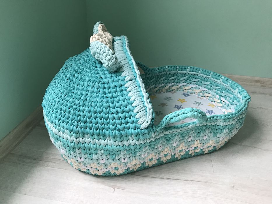 Плетен кош за новородено
